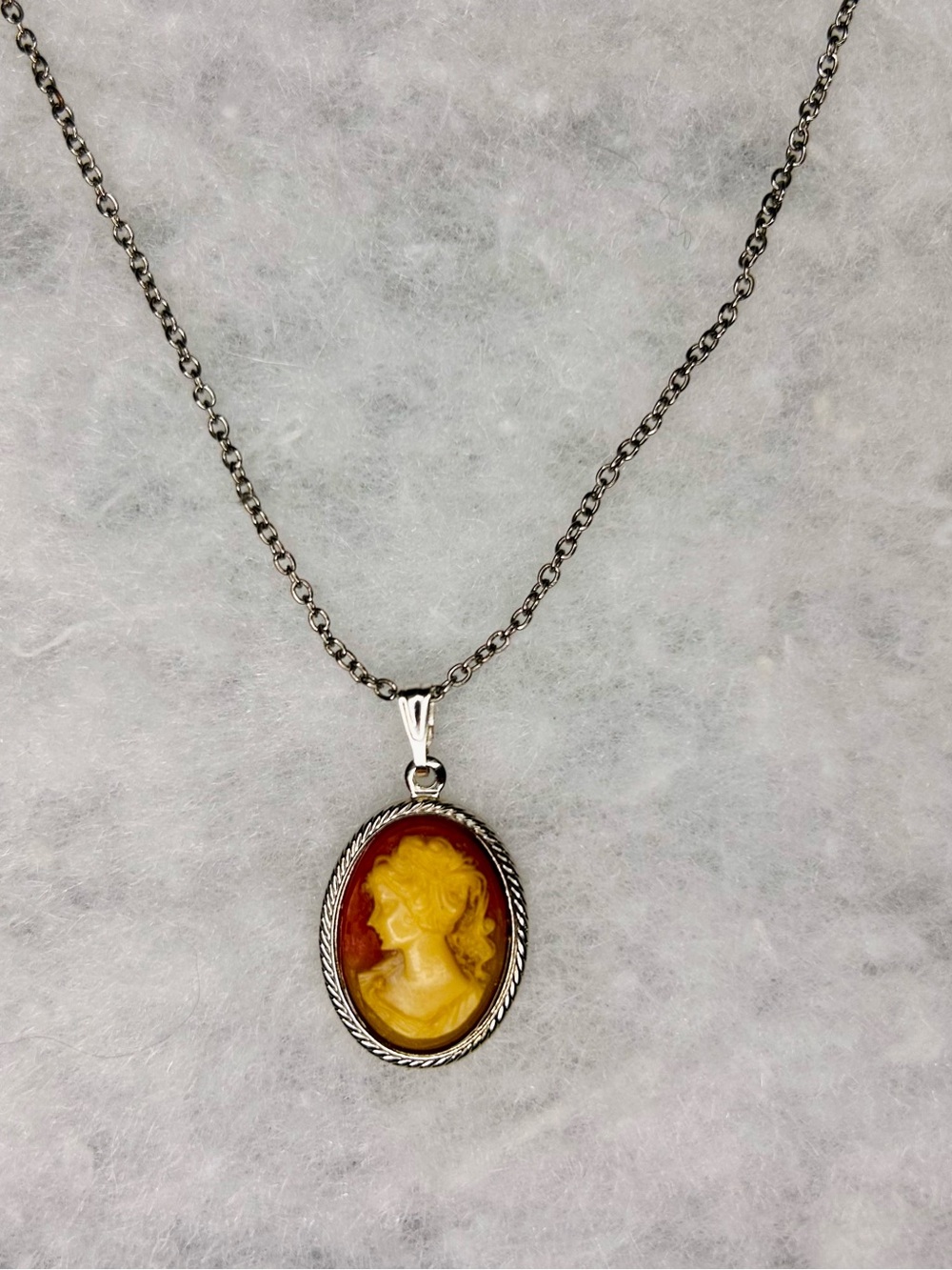 Vintage Cameo Pendant Necklace (c. 1975–1985)